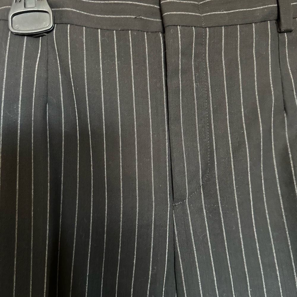 Gucci Black Pinstripe lightweight wool Size 40